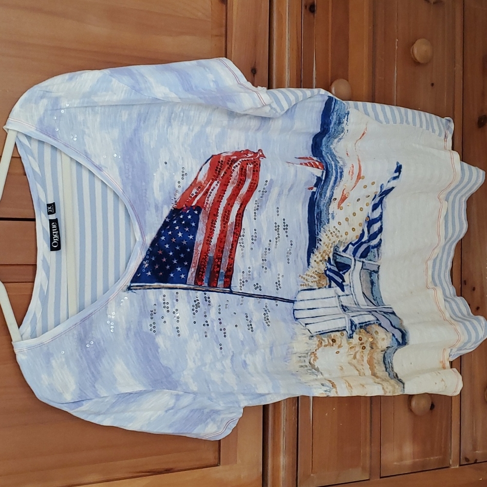 Patriotic top with short sleeves